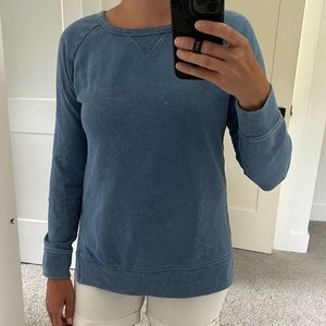 Gap vintage look blue sweatshirt with split hem. Xs